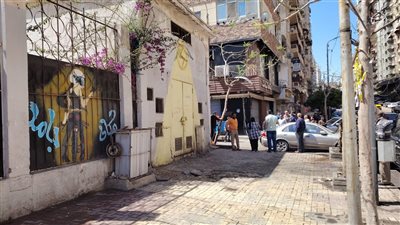 استجابة لشكاوى المواطنين.. الأجهزة التنفيذية بالإسكندرية تغلق كافتيريا استحوذت على الرصيف