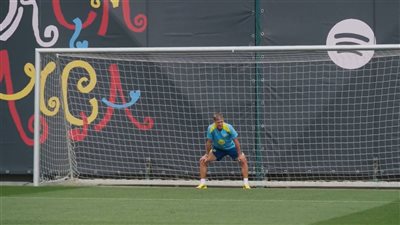 لاعبو برشلونة يخوضون تدريبات خاصة بحراسة المرمى قبل الكلاسيكو أمام ريال مدريد.. الأحد | صور