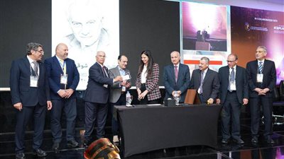  الدكتور أسامة عبد الفتاح