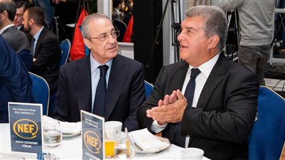 بيريز يغيب عن كلاسيكو الأرض.. ورئيس الاتحاد الإسباني يحضر لاحتمالية تسليم اللقب