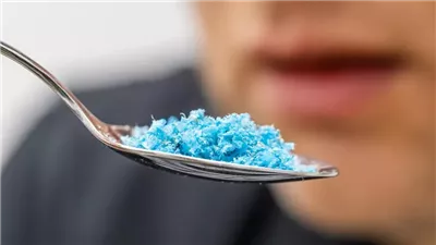 دراسة تكشف سببًا محتملًا لتراكم الجزيئات البلاستيكية الدقيقة في الدماغ