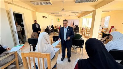 عميد كلية البنات الأزهرية بالأقصر يتفقد سير اختبارات التخلف للعام 2025-2026 | صور 