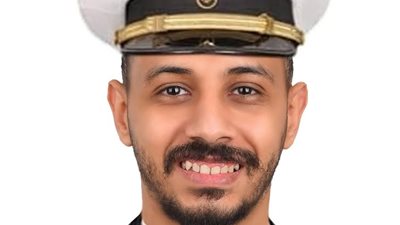 الشركة وقفت التفاوض مع الخاطفين.. أول تعليق من أسرة أحد البحارة المصريين المختطفين على يد قراصنة صوماليين 