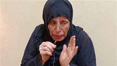 صاحبة واقعة تقبيل قدم رئيس مدينة بني مزار: البيت كلفنا 700 ألف جنيه وعوضنا على الله