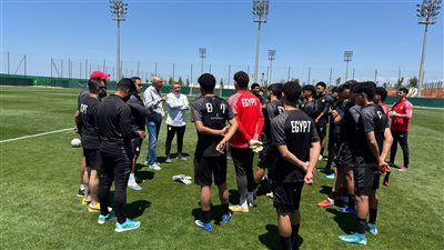 وليد درويش يحفز لاعبي منتخب الناشئين.. وحسين عبد اللطيف يؤكد أهمية تخطى إثيوبيا| صور