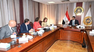 وزير الصناعة يبحث مع مجموعة غوروك التركية خطتها لإقامة مشروع لصناعة المنتجات الزجاجية في مصر