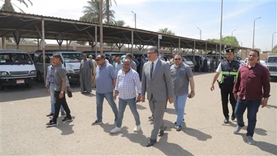 محافظ قنا: إلزام السرفيس باستكمال السير حتى نهاية خط المواقف بجانب عمل الطفطف مجانًا