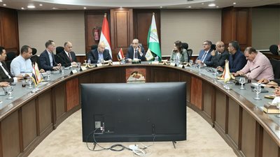 محافظ الجيزة لرؤساء الأحياء والمراكز الجدد: خدمة المواطن أولا.. ولا تهاون مع مخالفات البناء