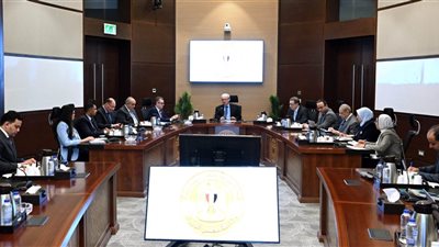 نائب رئيس الوزراء يترأس الاجتماع الأول للجنة المعنية بتطوير أداء الجهاز الإداري للدولة 