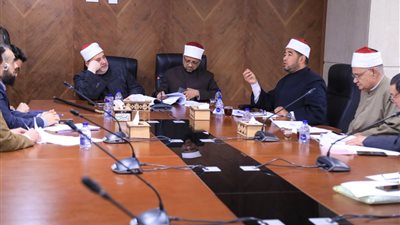 لجنة المتابعة بـ البحوث الإسلامية تستعرض دراسات حول توظيفات الذكاء الاصطناعي في المجال الديني