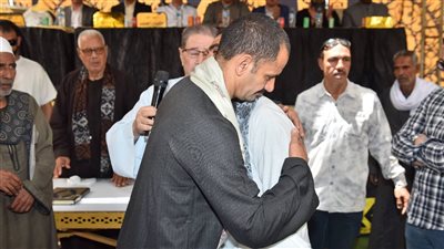 أمن المنيا ينهي خصومة ثأرية بين عائلتين في مركز ملوي | صور