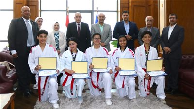 محافظ السويس يكرم أبطال الكاراتيه بعد تألقهم في بطولة شمال إفريقيا