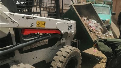 إحباط محاولة بناء مخالف ورفع 100 طن مخلفات في حملات مكثفة بالأقصر | صور