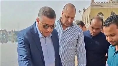 فين المهندس اللي قالي مفيش حاجة؟.. محافظ قنا يعنف مهندس المرسى السياحي بنجع حمادي: الشروخ دي سوء تنفيذ