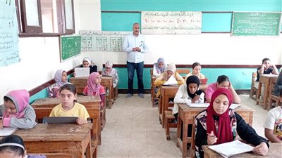 إحالة ملاحظ للتحقيق ببني سويف بمدارس سمسطا لحيازته هاتفا محمولا داخل لجنة الامتحانات