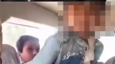 قالت لنا كنت عايزة الحلق.. أول تعليق من مصور فيديو اختطاف سيدة لصغيرة بميكروباص بالشرقية 