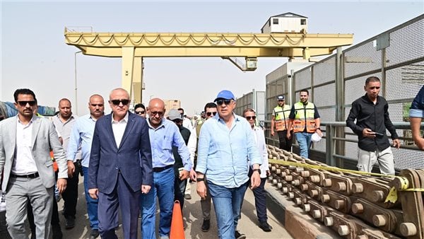 وزير الري ومحافظ الأقصر يتفقدان تحديث قناطر إسنا وتطوير الكورنيش