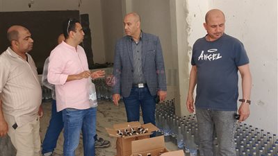 ضبط مخزن غير مرخص لإعادة تدوير الخمور المغشوشة بمطروح