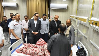محافظ أسيوط يزور مصابي حادث أبنوب بمستشفى الإصابات الجامعي ويوجه بتوفير الرعاية الطبية الكاملة
