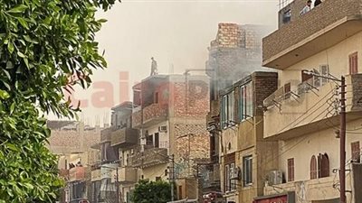 دون إصابات.. السيطرة على حريق أعلى مبنى سكني في البياضية بالأقصر| صور