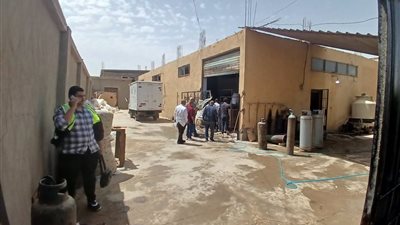 لجنة المنشآت غير المرخصة ببني سويف تداهم 6 منشآت بشرق النيل وتضبط مخالفات غذائية