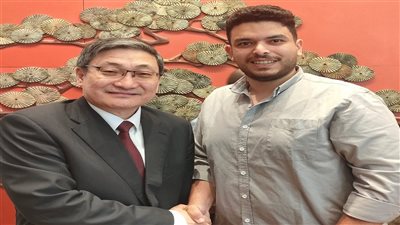 محرر القاهرة 24 مع المبعوث الصيني    