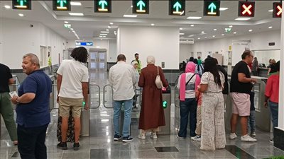 إقبال على استقلال مونوريل شرق النيل لزيارة العاصمة الجديدة.. صور