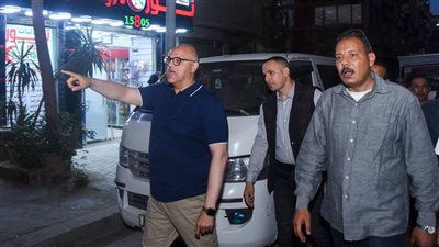 محافظ الإسكندرية يقود حملة موسعة لإزالة الإشغالات بالفلكي.. ويؤكد: الرصيف حق أصيل للمواطن