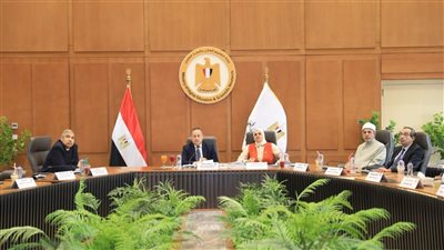 وزير التعليم العالي يوجه بالإسراع بإجراءات تدويل الجامعات المصرية 