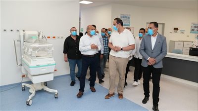 محافظ السويس ورئيس هيئة الرعاية الصحية يتفقدان مجمع السويس الطبي لمتابعة خطة التأمين الطبي استعدادًا لعيد الأضحى
