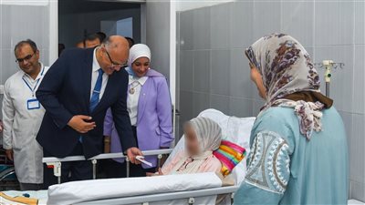 محافظ الإسكندرية يزور مستشفى الطلبة بسبورتنج ويهنئ المرضى والأطقم الطبية بعيد الأضحى