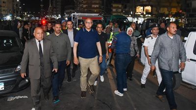محافظ الإسكندرية يقود حملة مكبرة بشارع 45 لإزالة الإشغالات وتشميع المحال والكافيهات المخالفة