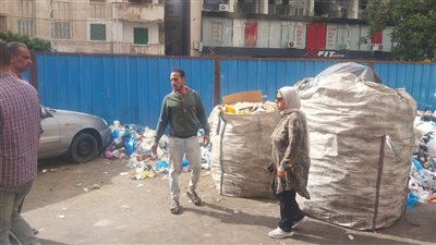 حملات مكبرة لمداهمة بؤر فرز القمامة وضبط النباشين بعدد من أحياء الإسكندرية