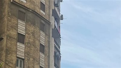 مضطرب نفسيا.. القبض على شخص ألقى سيراميك من شرفة منزله على المارة بالإسكندرية