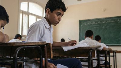 تعليم القاهرة تحذر طلاب الشهادة الإعدادية من اصطحاب الهواتف والساعات الذكية داخل اللجان قبل الامتحانات بساعات