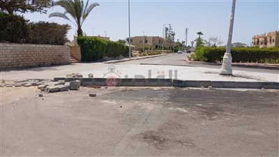 ملاك مارينا بالساحل الشمالي يعترضون على أعمال فصل بين المناطق تعيق وصولهم إلى الشاطئ