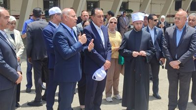 محافظ القاهرة لرئيس الوزراء: نقل نصف مليون راكب يوميًا عبر 173 خطًا و150 محطة نهائية في القاهرة الكبرى