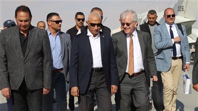 محافظ شمال سيناء يستقبل القائم بأعمال السفير الأمريكي بمطار العريش
