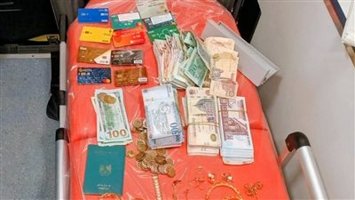 تتجاوز ربع مليون جنيه.. إسعاف المنيا يسلم أمانات مالية ومشغولات ذهبية لذوي مصابي حادث ملوي