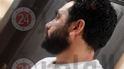 بملابس الحبس الاحتياطي.. أول ظهور للمتهم جون نخنوخ بعد إحالته للمحاكمة في قضية معرض السيارات
