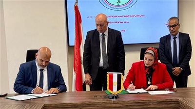 نقل الكهرباء توقع عقدًا لتطوير البنية التحتية للاتصالات ودعم التشغيل الآمن للشبكة بمنطقة القاهرة