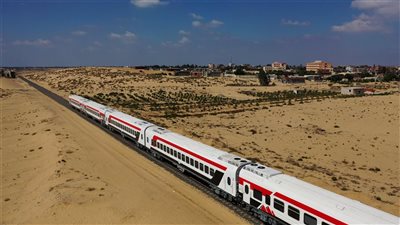 السكة الحديد تعزز خدمات قطار التنمية في سيناء بـ4 رحلات يومية بين القنطرة شرق وبئر العبد