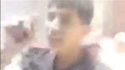 رفضوا يغشّشوه.. تداول فيديو لمحاولة تعدّي طالب على مراقبين بالثانوية العامة في أسيوط