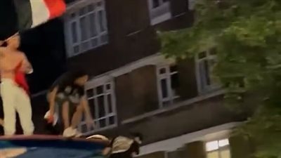الفرحة نستهم نفسهم.. احتفالات وفوضى في لندن خلال الاحتفال بفوز مصر على أستراليا