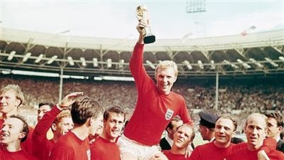 عائلة اللاعب الإنجليزي بوبي مور بطل كأس العالم لسنة 1966 ترفع دعوى قضائية لاستعادة قميصه