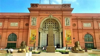 المتحف المصري يعرض لوحة جنائزية نادرة تكشف طقوس العبادة والبعث في مصر القديمة