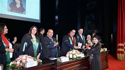جامعة القاهرة تحتفي بتخريج الدفعة 98 من الطلاب الوافدين بكلية طب الأسنان