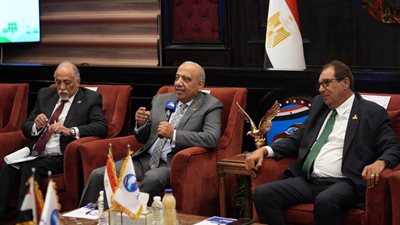 وزير الكهرباء: تحويل العدادات الكودية لنظام الشرائح لكل من تصالح أو وفق أوضاعه والمباني القديمة