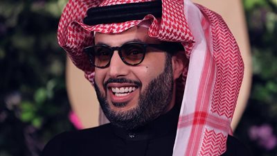 بعد مروره بوعكة صحية.. تركي آل الشيخ يشيد بألبوم أمير عيد قبل طرحه: غير مودي