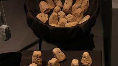 من جزيرة نلسون إلى متحف الآثار.. مثاقيل النسيج تكشف أسرار صناعة الأقمشة في العصر البطلمي